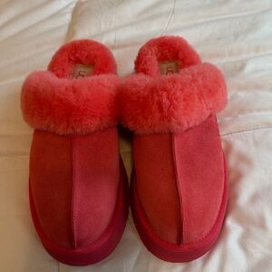 UGG Disquette Vibrant Pink Platform Shearling Slippers NWOT size 8